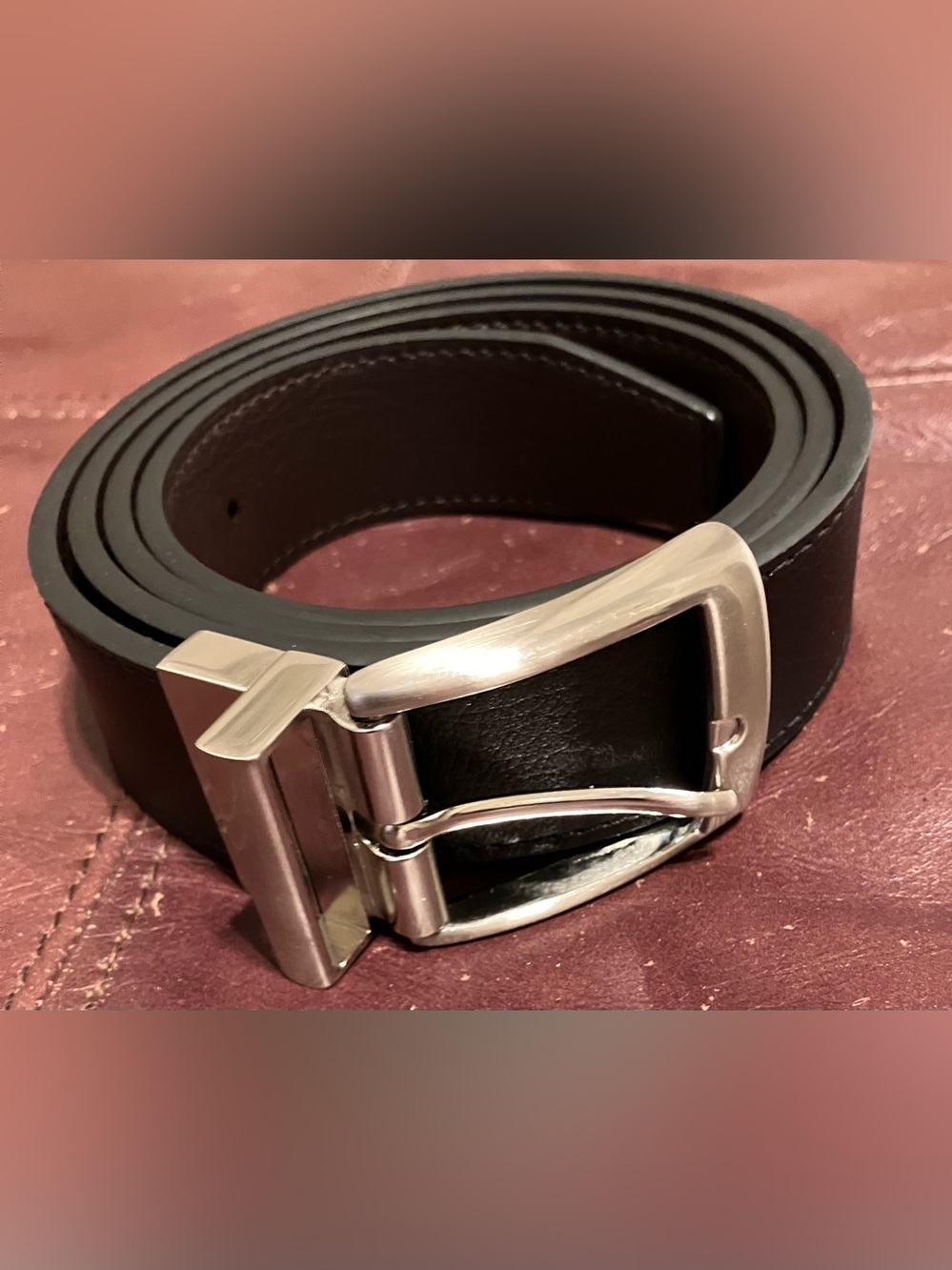 Nike Reversible Brown and Black Leather Menβs Belt with Silver Buckle
